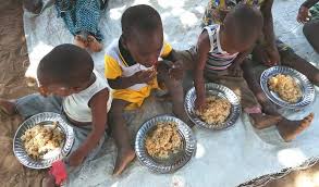 Repas partagé en famille au Bénin