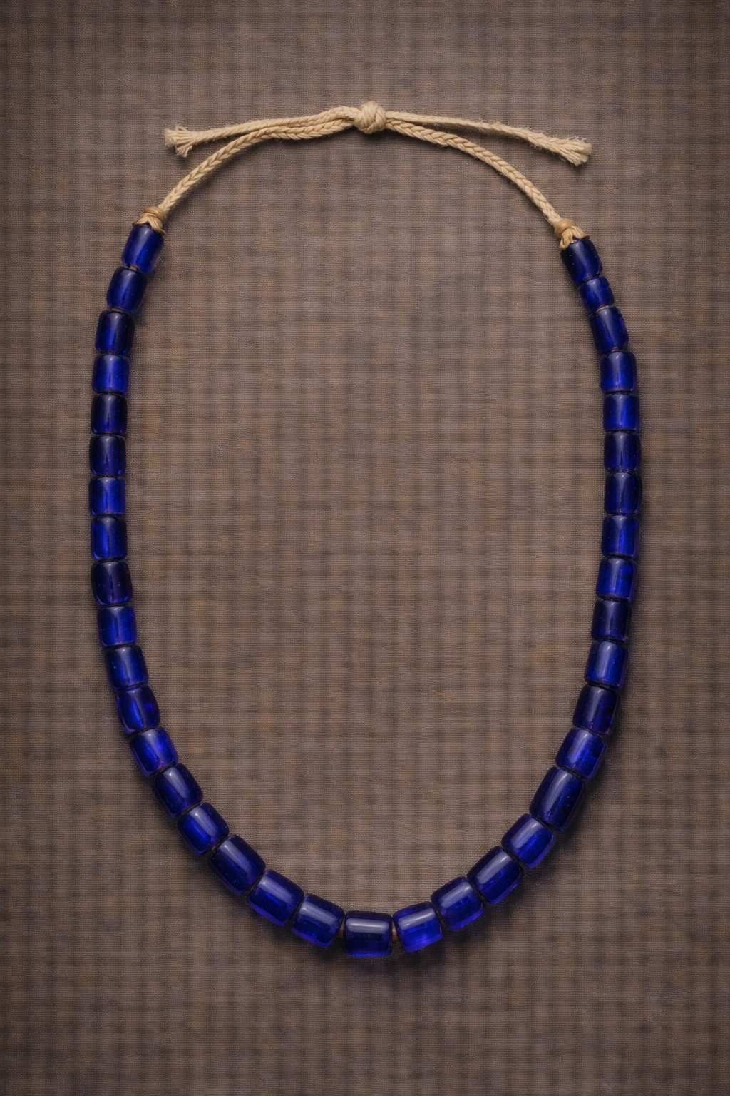 Collier de perles bleues de Bohème