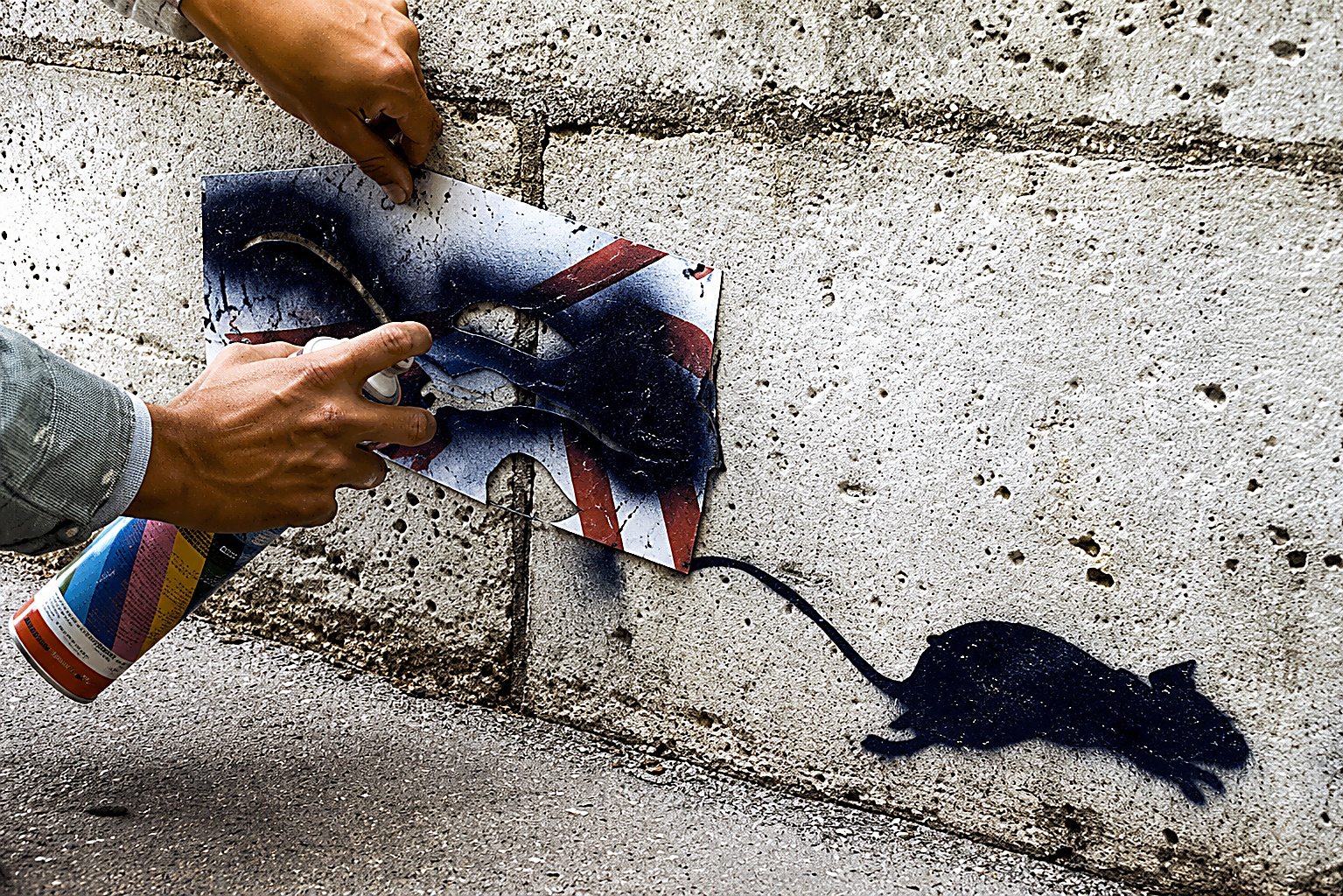 Pochoir réalisé sur un mur urbain africain